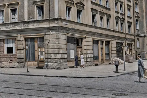 Beschädigte Geschäftsecke in München nach Kriegsende