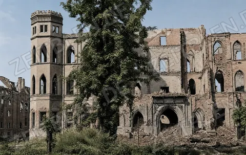 Zerstörtes Wittelsbacher Palais mit Turmfassade