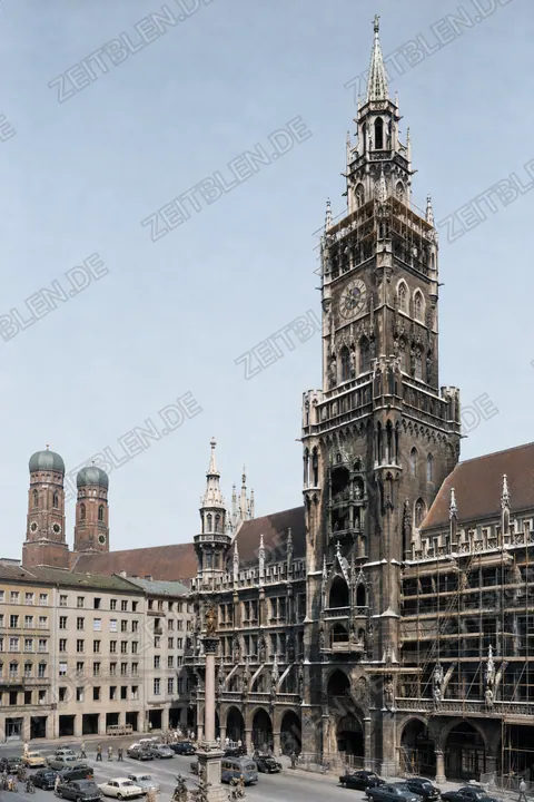 Neues Rathaus und Frauenkirche am Marienplatz