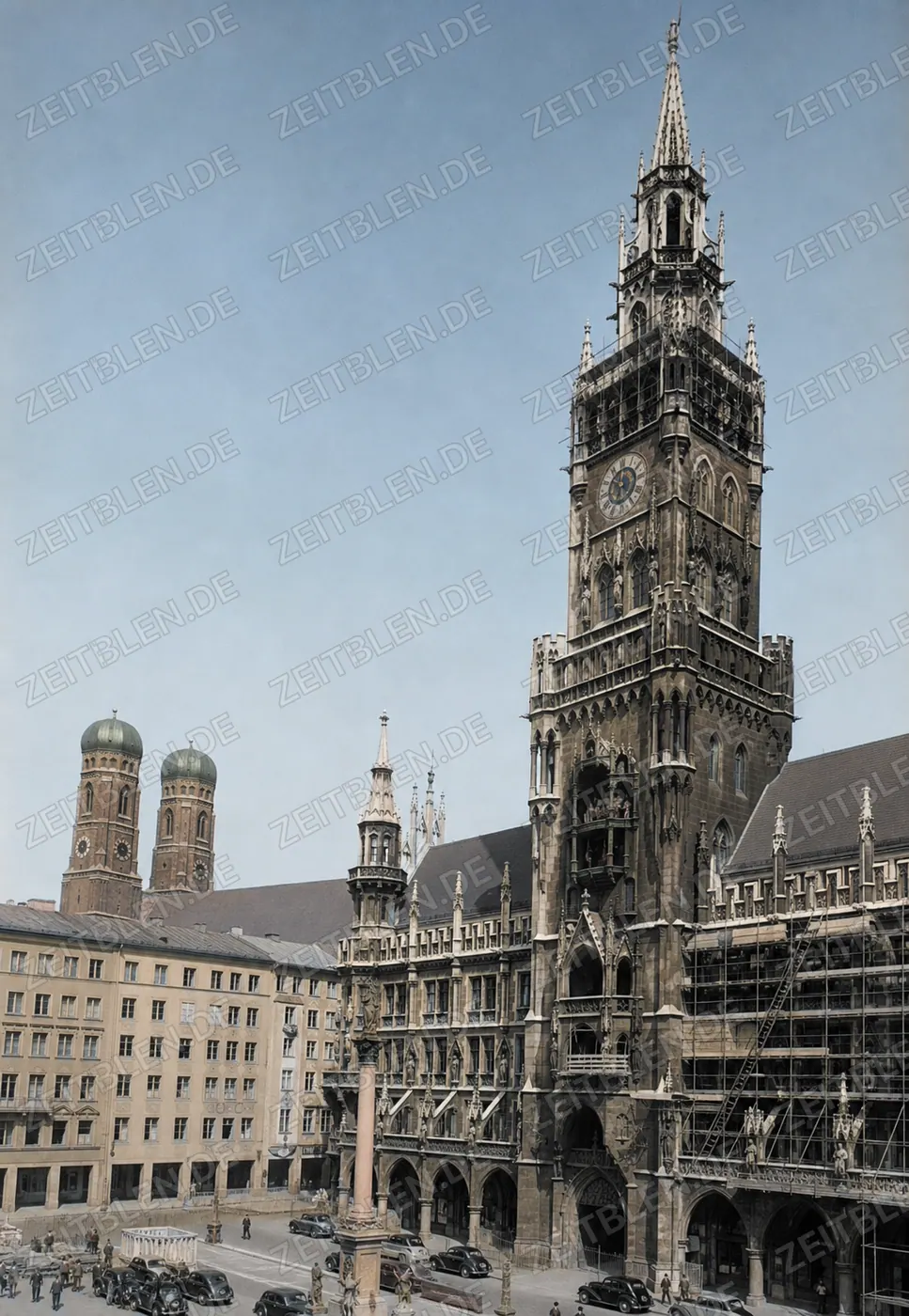 Neues Rathaus am Marienplatz mit Frauenkirche