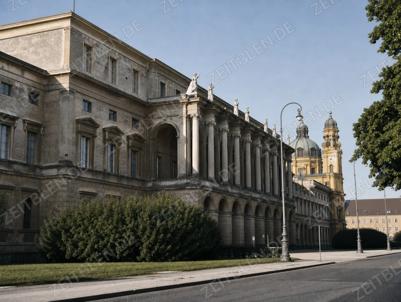 Münchner Residenz am Hofgarten mit Theatinerkirche