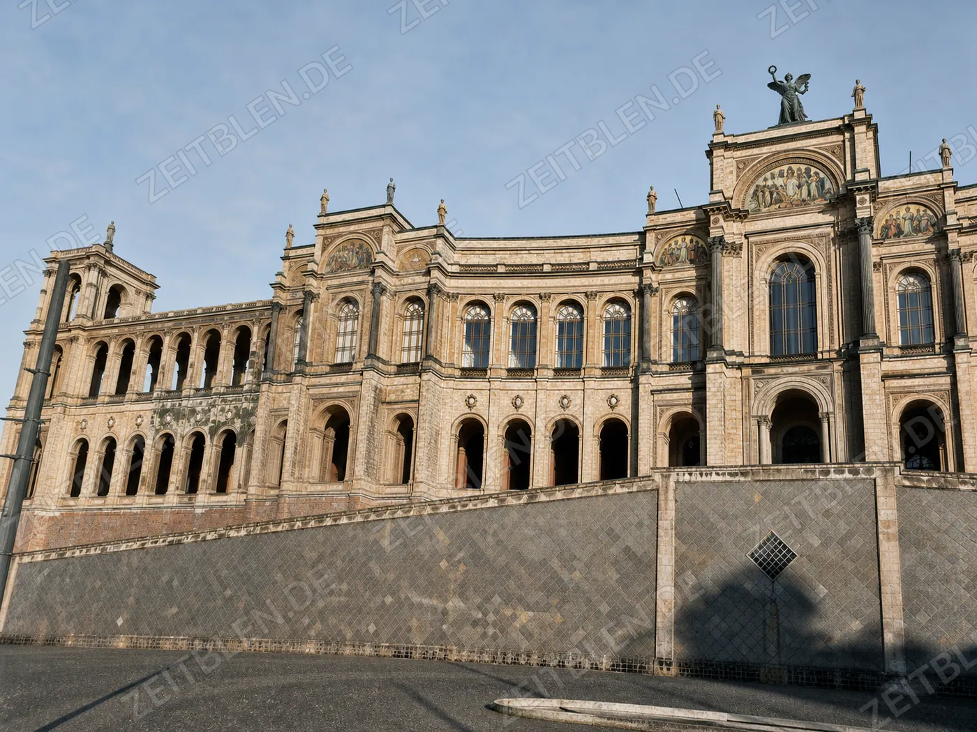 Fassade des Maximilianeums in München