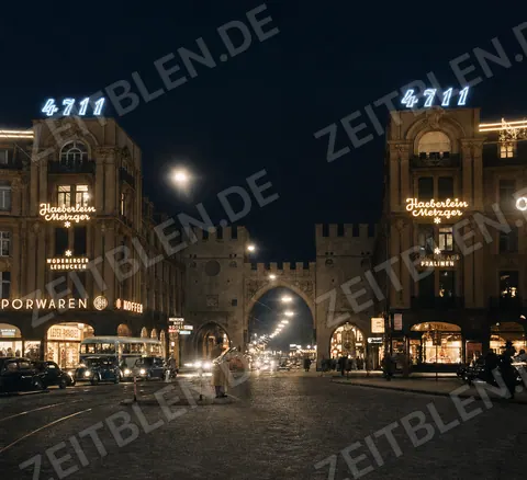 Nächtlicher Blick auf das Karlstor am Stachus