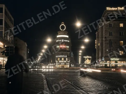 Pini-Haus am Münchner Stachus bei Nacht