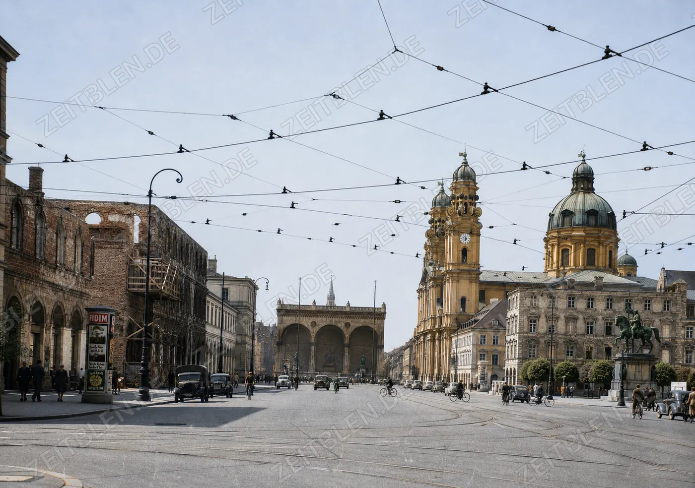 Odeonsplatz mit Feldherrnhalle und Theatinerkirche