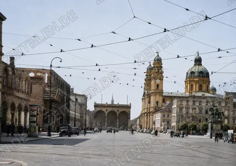 Odeonsplatz mit Feldherrnhalle und Theatinerkirche