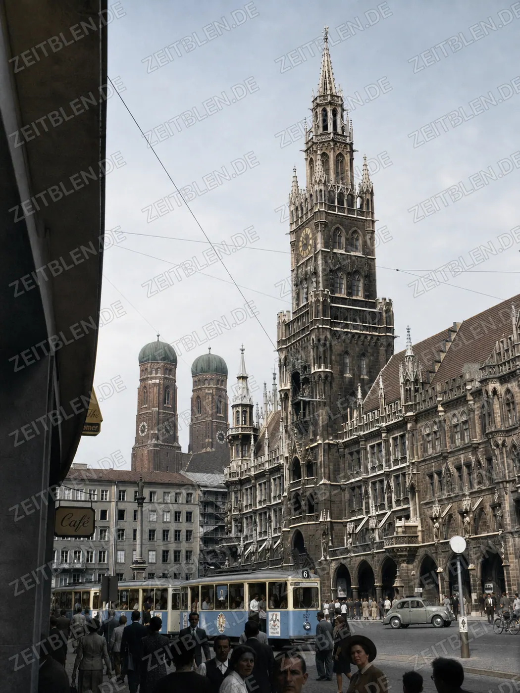 Marienplatz mit Neuem Rathaus, Frauenkirche und Straßenbahn