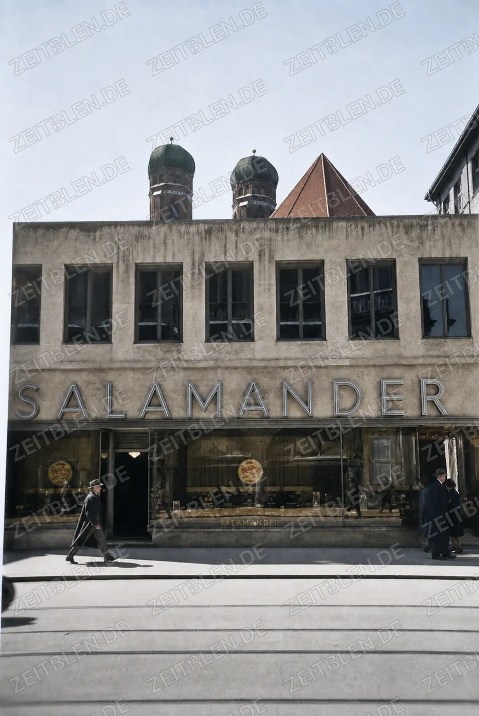 Salamander-Schuhgeschäft vor der Frauenkirche
