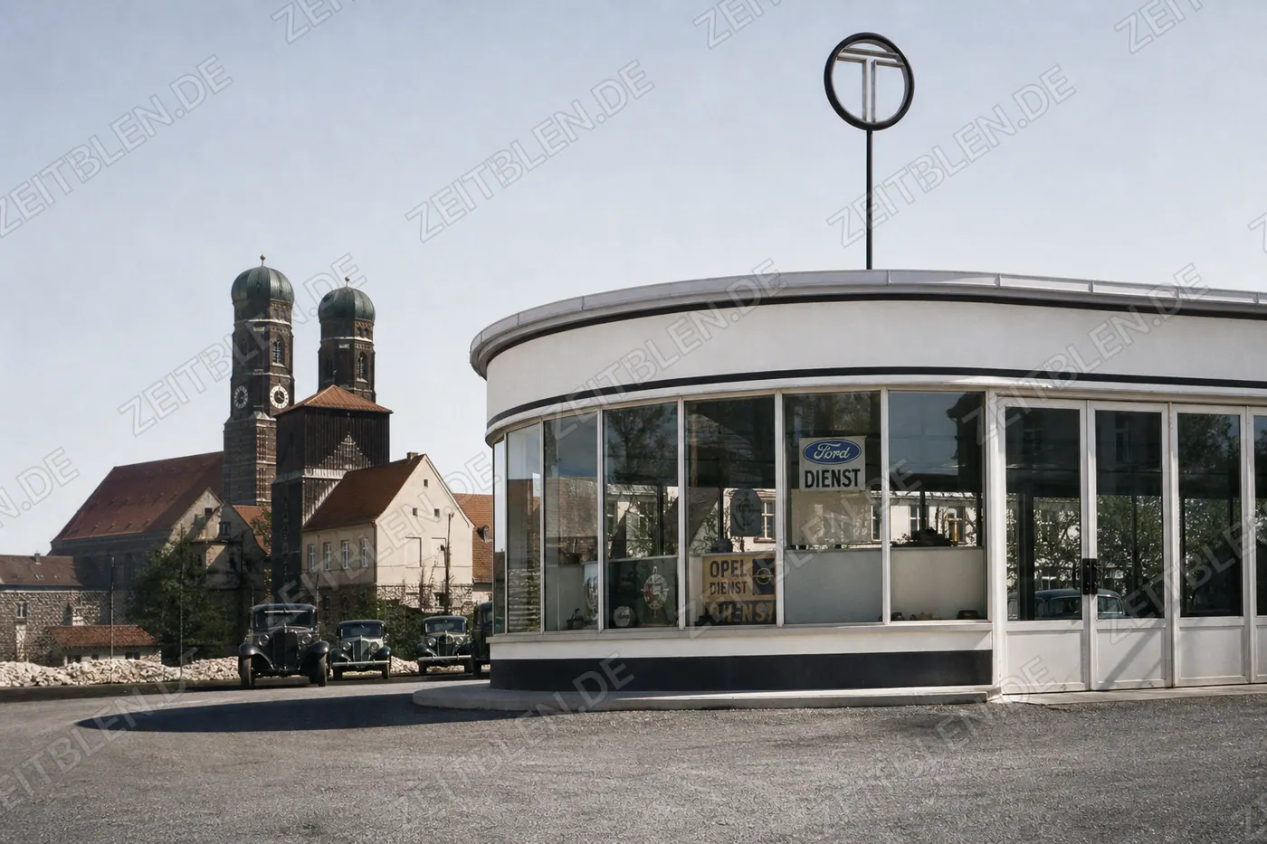 Ford-Dienst an der Dom-Tankstelle vor der Frauenkirche