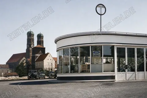 Ford-Dienst an der Dom-Tankstelle vor der Frauenkirche