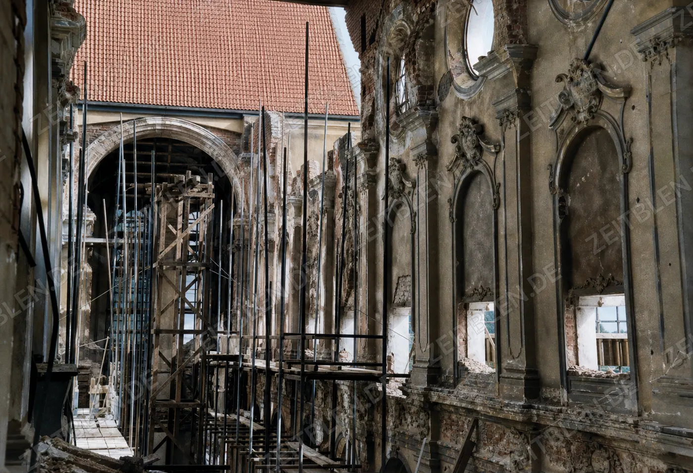 Wiederaufbau im Innenraum des Alten Peter