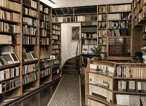 Innenraum der Buchhandlung Ludwig in der Theatinerstraße