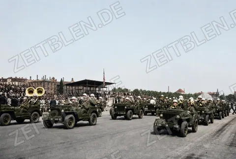 US-Militärkapelle bei Parade auf der Theresienwiese