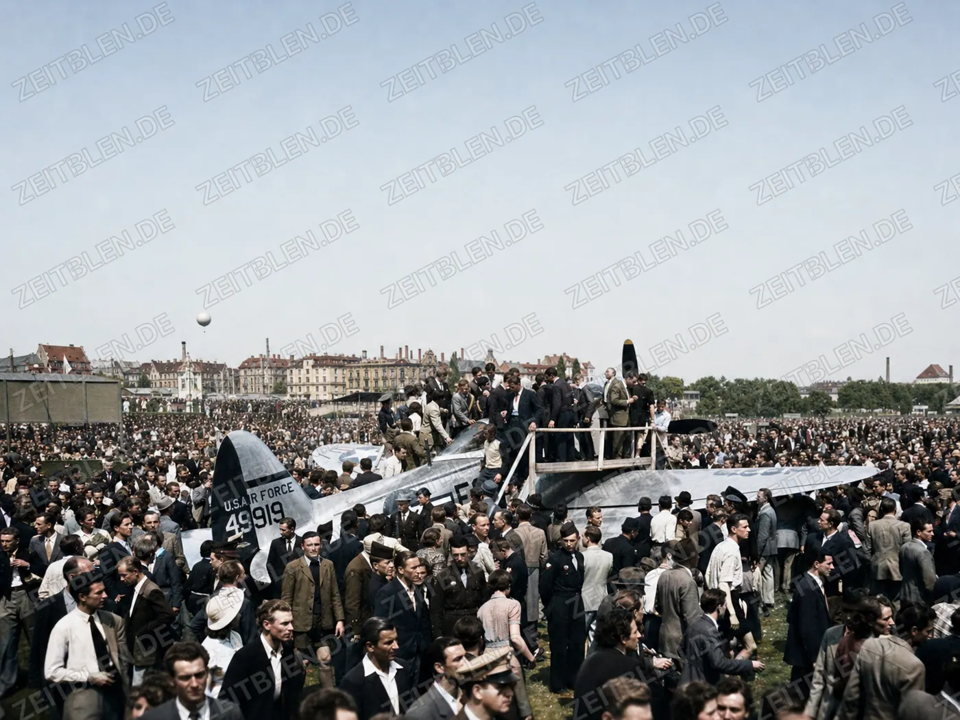 US-Air-Force-Flugzeug auf der Theresienwiese