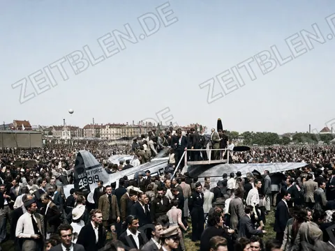 US-Air-Force-Flugzeug auf der Theresienwiese