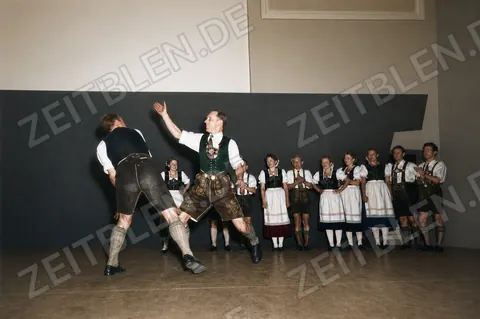 Volkstanzvorführung im Münchner Amerika-Haus