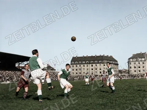 Hoher Ball bei FC Bayern gegen Hibernian Edinburgh 1950