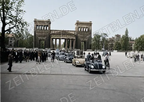 Start einer Kriegsversehrten-Fahrt am Münchner Königsplatz