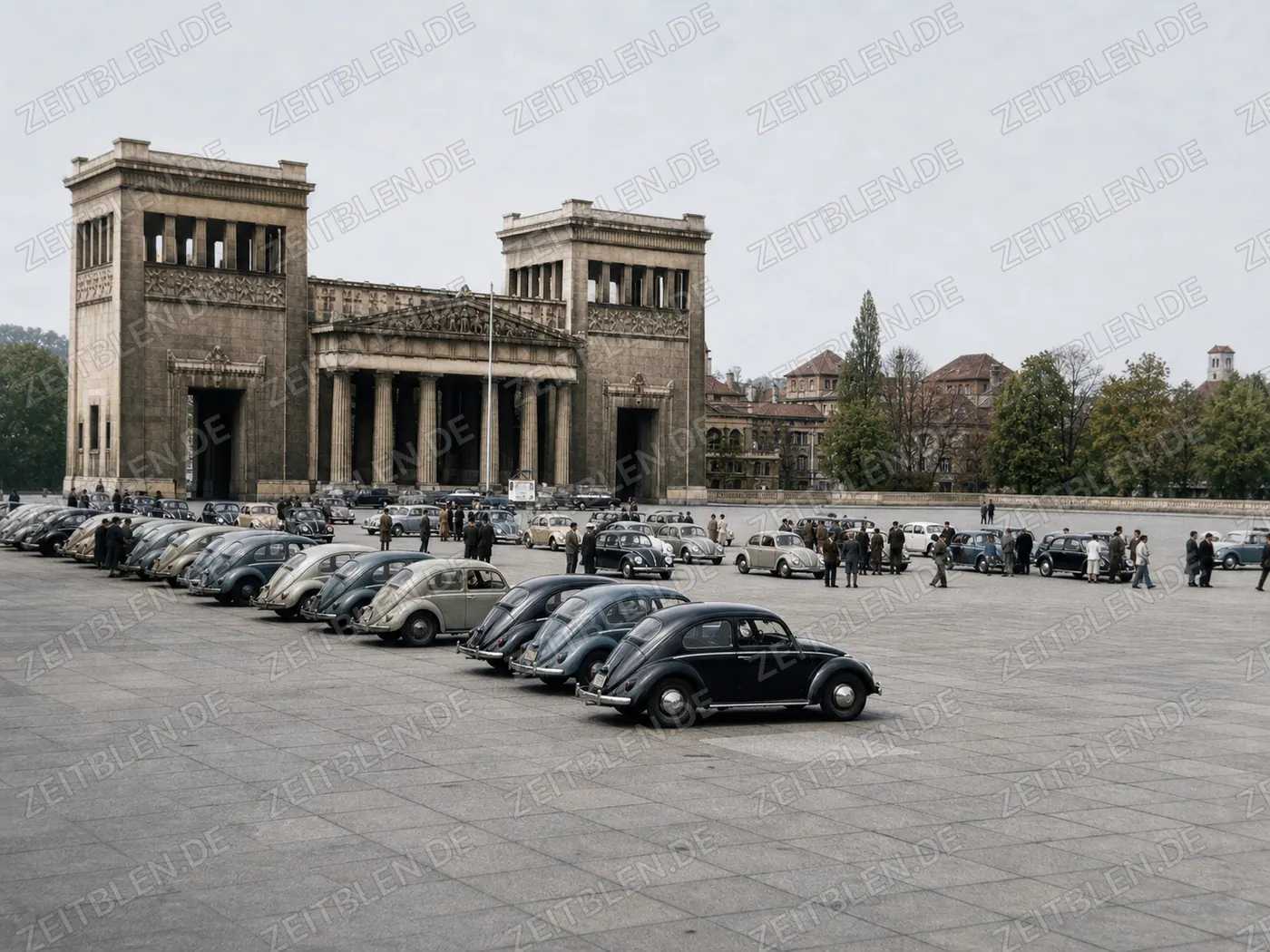 VW-Käfer-Kolonne am Königsplatz vor der Fahrt zum Tegernsee