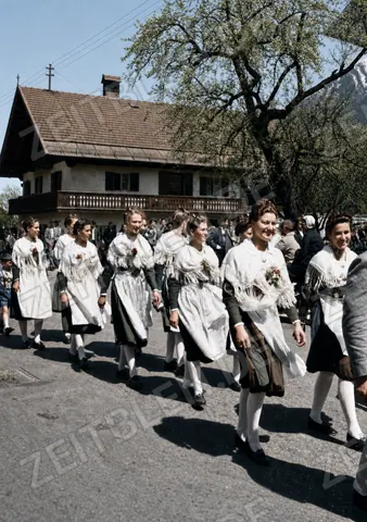 Trachtengruppe beim Maifest in Farchant