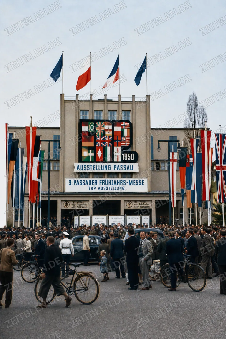 Besucherandrang vor der ERP-Ausstellung auf der 3. Passauer Frühjahrs-Messe, 22. April 195