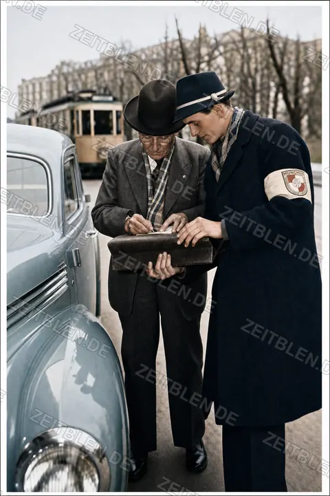 Lotsendienst am Auto mit Reiseunterlagen, 18. April 1950