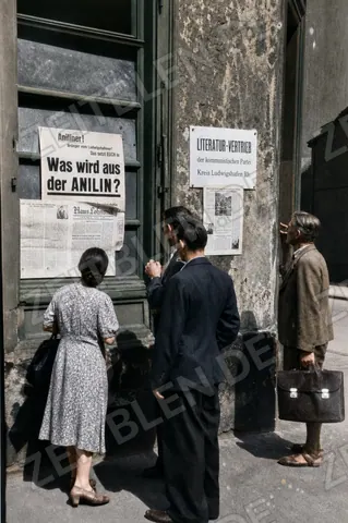 Zeitungsaushänge zum BASF-Unglück in Ludwigshafen
