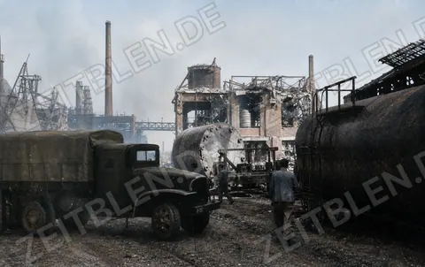 Blick auf zerstörte BASF-Anlagen in Ludwigshafen