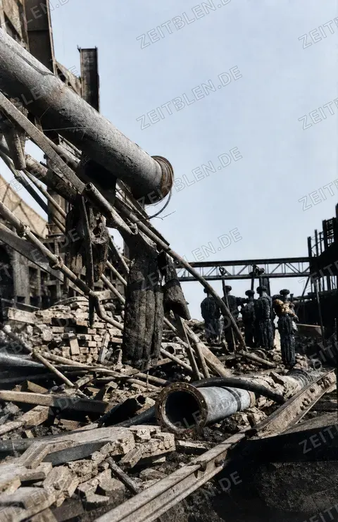 Zerstörte Rohrleitungen nach der BASF-Explosion