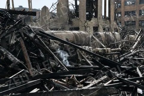 Zerstörte Tanks und Rohrleitungen nach der BASF-Explosion