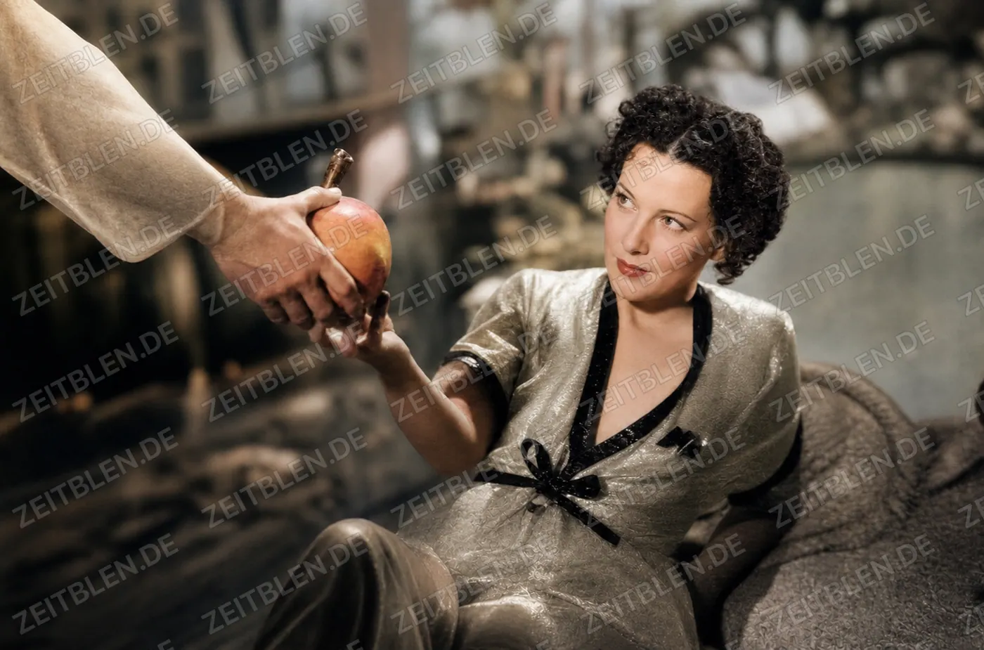 Sezenenbild aus dem Film " Der Apfel ist ab"