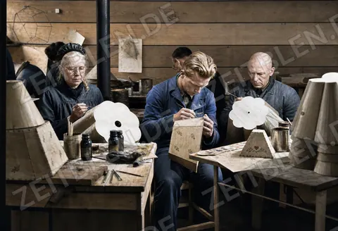 Handarbeit in der Arbeitsgemeinschaft sudetendeutscher Betriebe in Bad Reichenhall