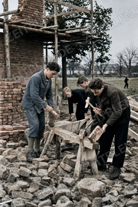 Jugendliche bei praktischer Arbeit in der Nachkriegszeit, 28. Oktober 1946