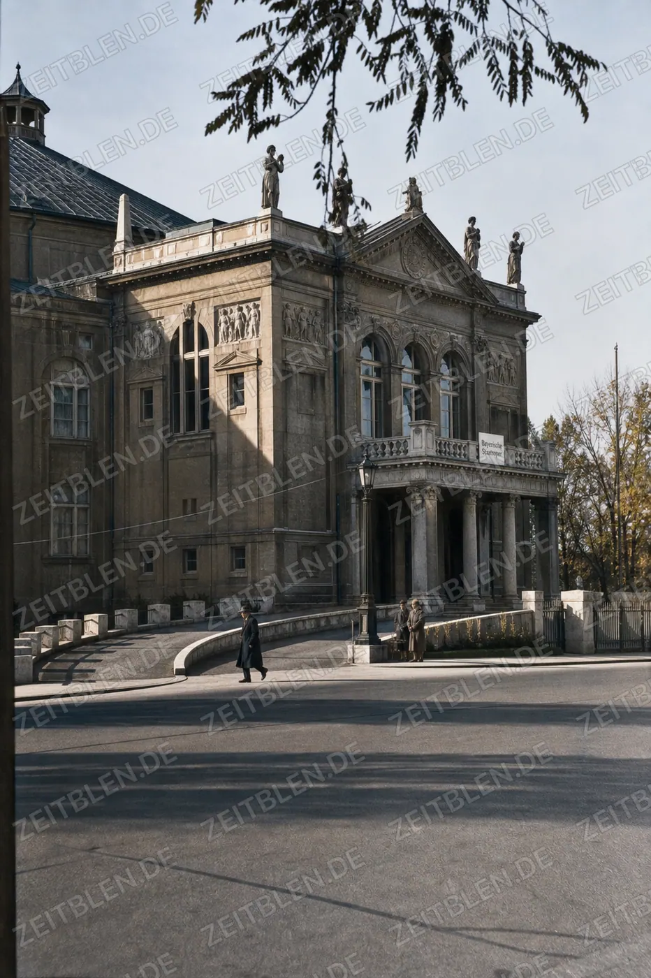Fassade des Prinzregententheaters in München, Oktober 1946