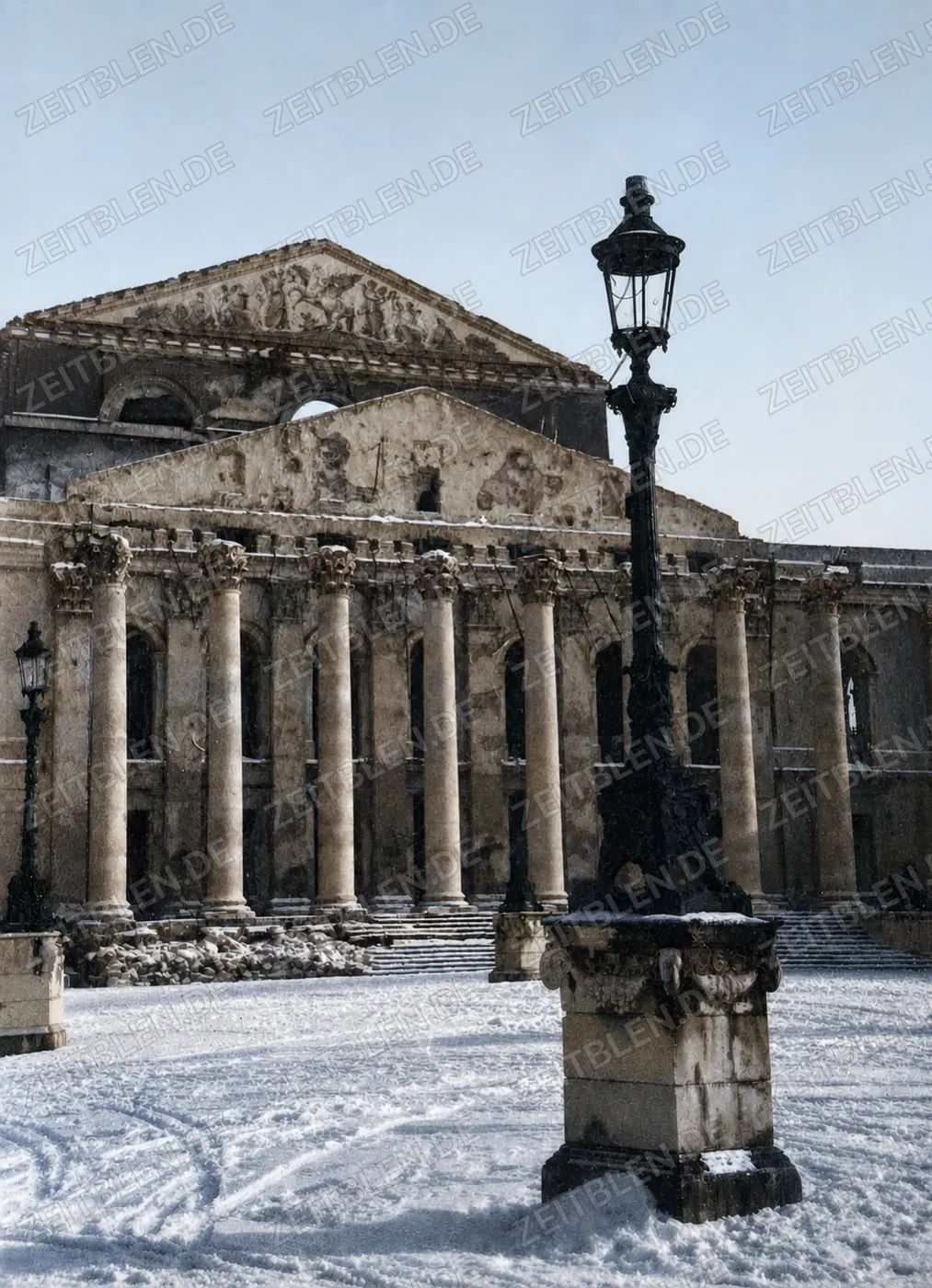 Nationaltheater am verschneiten Max-Joseph-Platz, November 1946