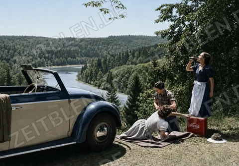 Coca-Cola-Picknick am Aussichtspunkt mit VW Cabriolet