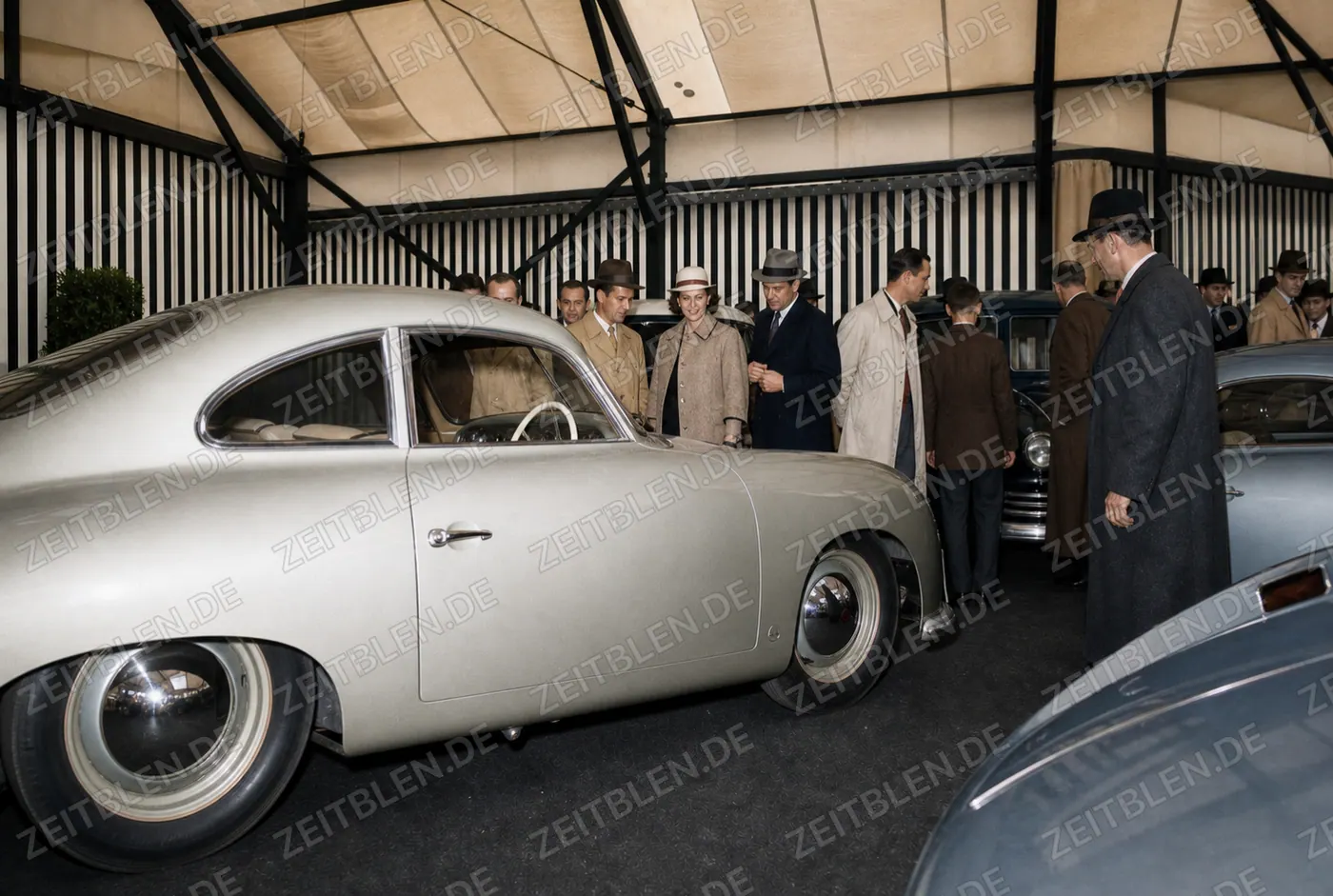 Sportwagenpräsentation auf der Münchner Autoausstellung