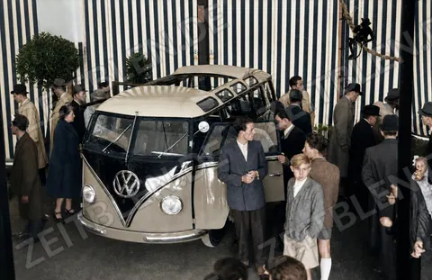 Volkswagen T1-Bus auf der Autoausstellung der Firma MAHAG