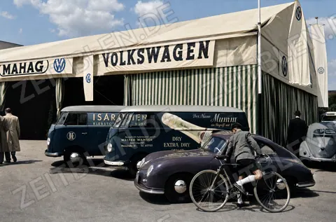 Porsche 356 Ur Modell vor dem Volkswagen-Zelt der MAHAG