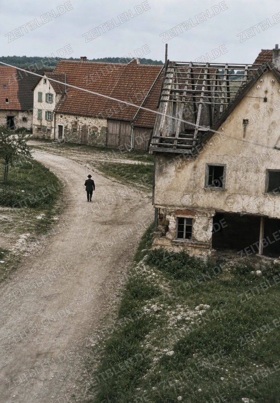 Beschädigtes Haus an einer leeren Straße in Gruorn