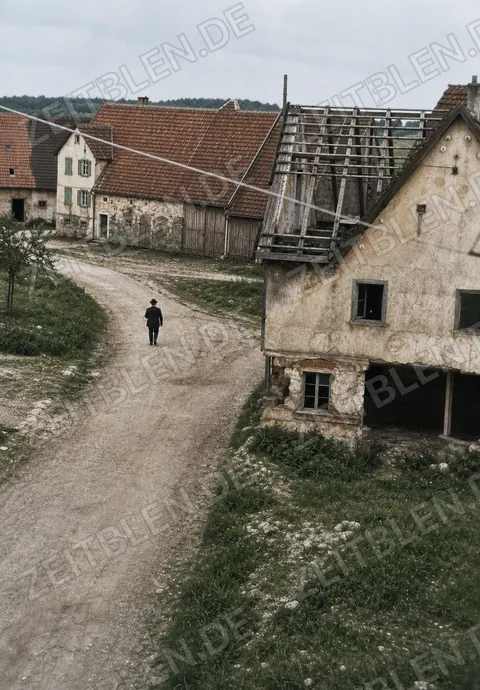 Beschädigtes Haus an einer leeren Straße in Gruorn