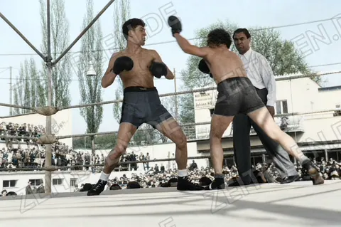 Boxkampf mit Max Schmeling als Ringrichter
