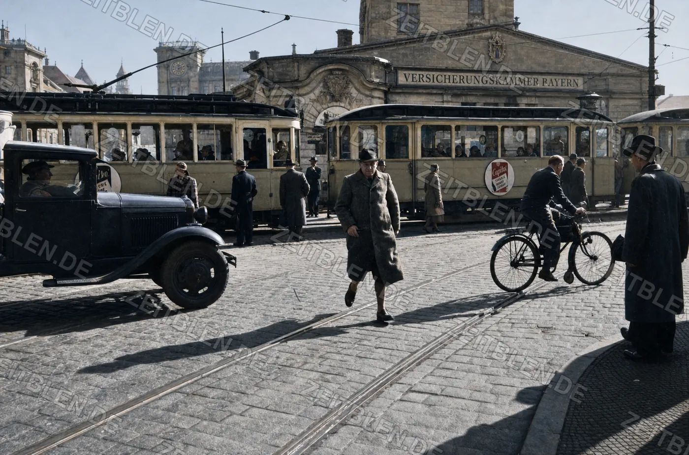 Straßenbahn und Fußgänger am Münchner Stachus