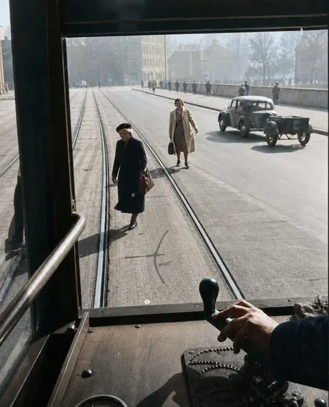 Blick vom Fahrerstand einer Münchner Straßenbahn