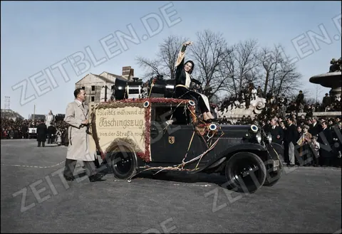 Warnwagen beim Münchner Faschingsumzug mit dem Münchner Kindl.
