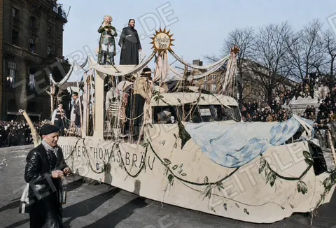 Thomasbräu-Motivwagen beim Münchner Faschingsumzug