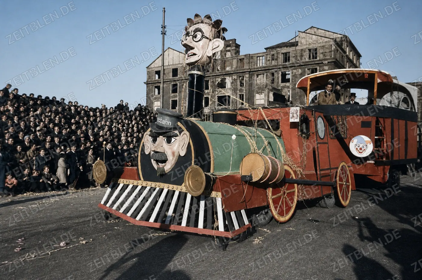 Lokomotiv-Motivwagen mit Faschingsmasken