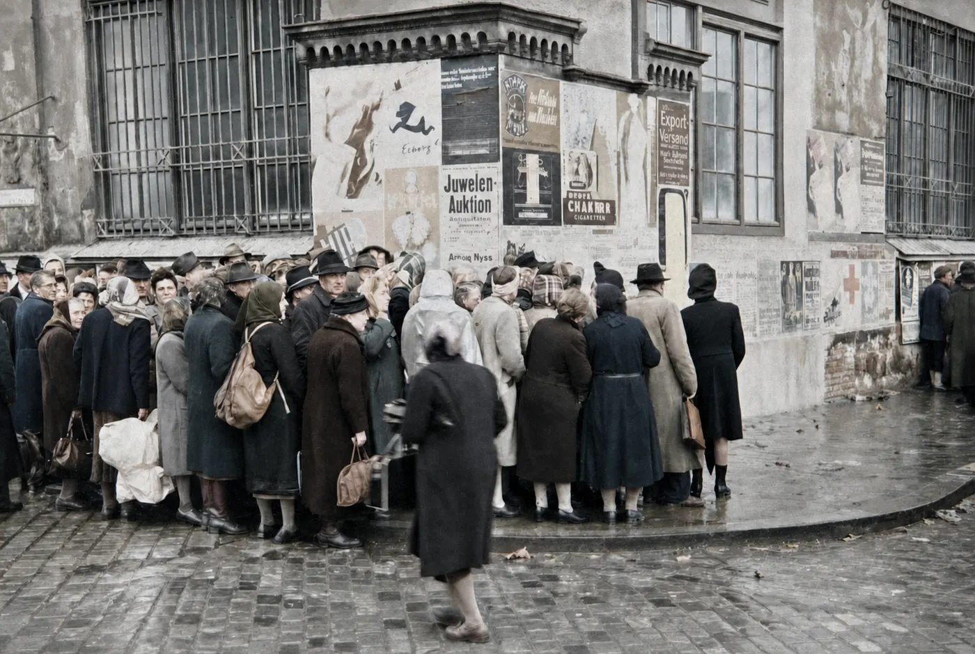 Warteschlange an der Freibank am Viktualienmarkt