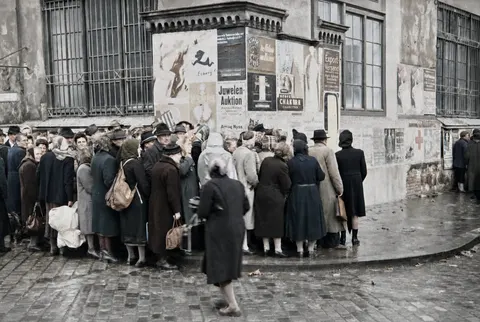 Warteschlange an der Freibank am Viktualienmarkt