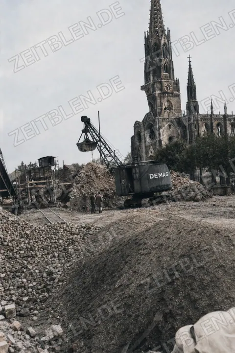Schüttbauweise am Mariahilfplatz vor der Maria-Hilf-Kirche